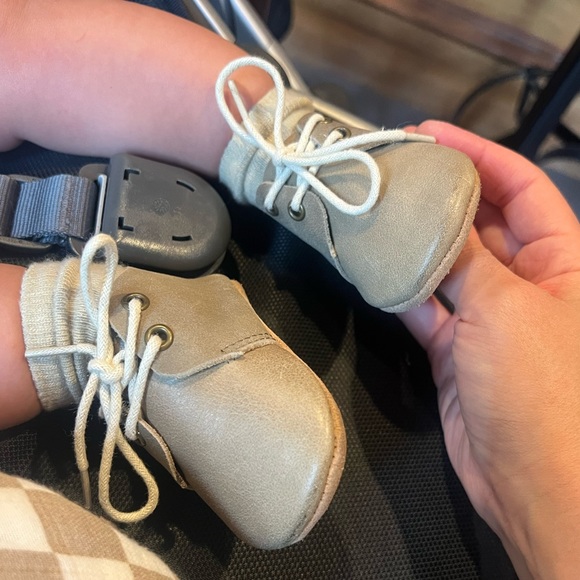 Softsole Oxfords (SOLD 9/7/24 no longer available) - Picture 4 of 6